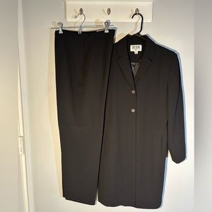 BILL BLASS POWER SUIT W/ LONG JACKET